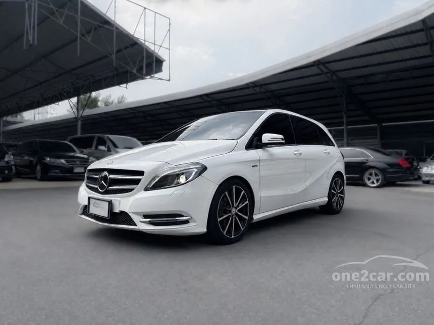 2012 Mercedes-Benz B200 BlueEFFICIENCY Hatchback