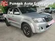 Used 2013 Toyota Hilux 2.5 G VNT Dual Cab Pickup Truck