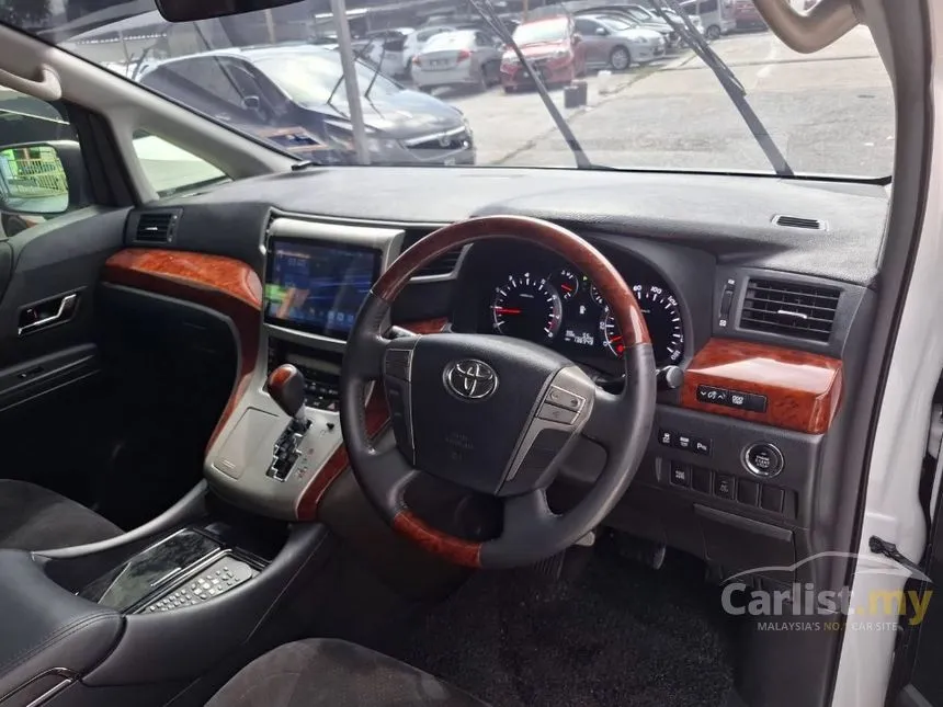 2013 Toyota Vellfire Z MPV