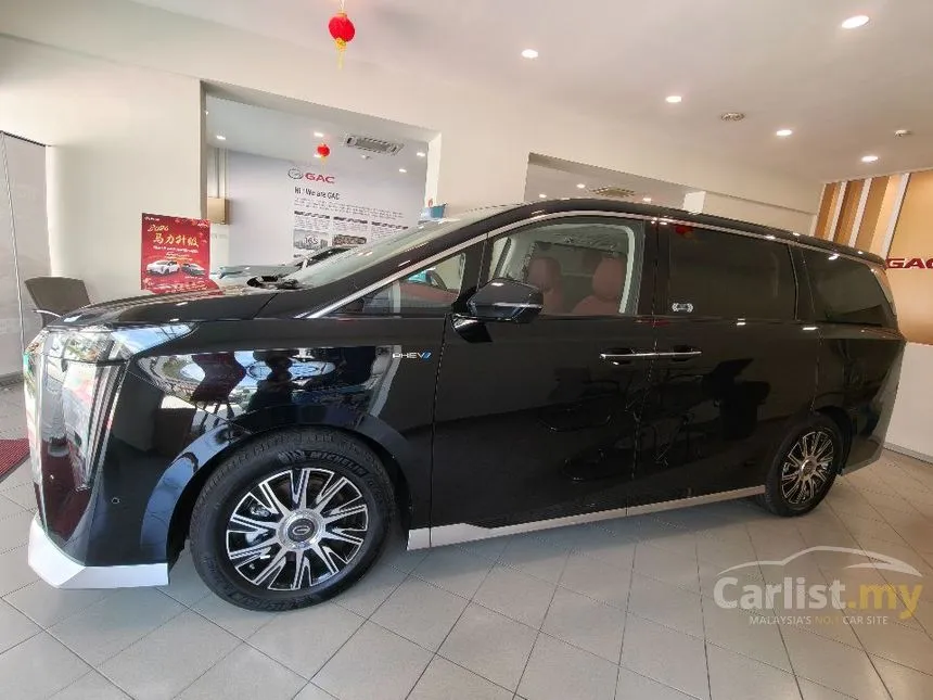 2025 GAC M8 Luxury MPV
