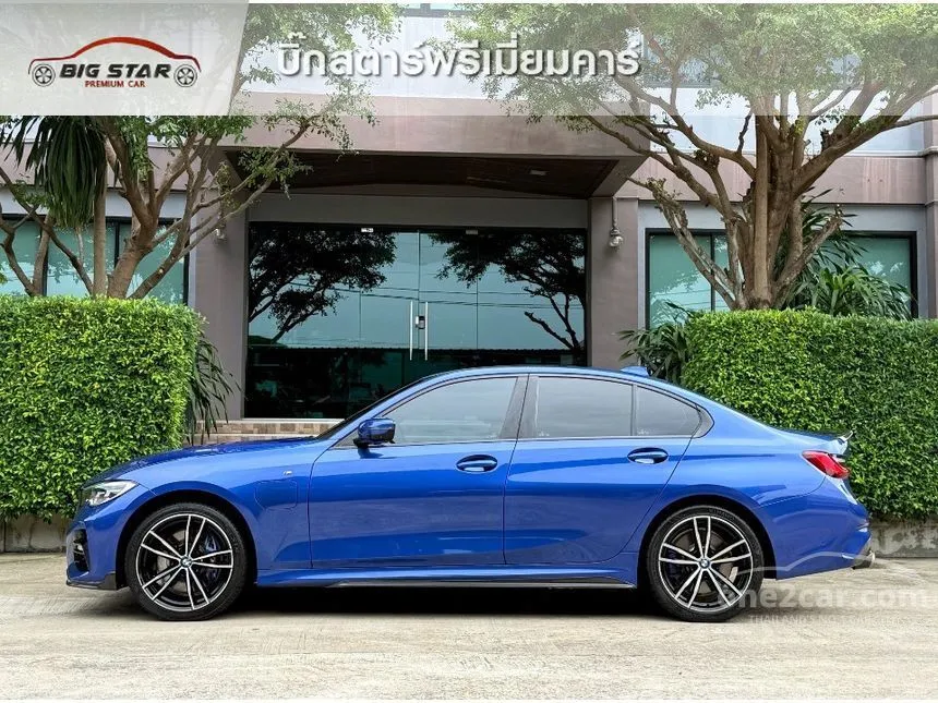 2022 BMW 330e M Sport Sedan
