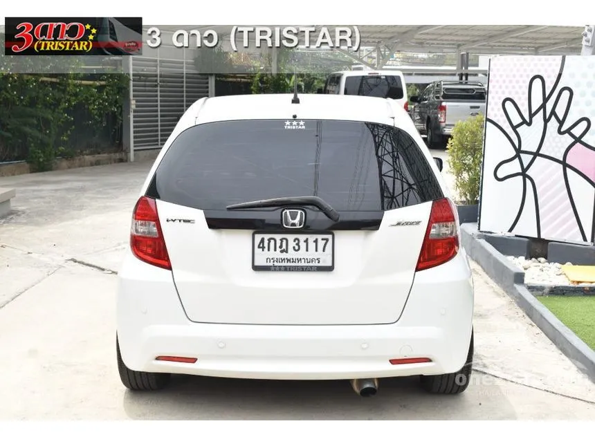 2014 Honda JAZZ V Hatchback