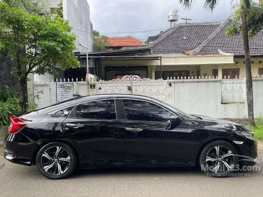 2018 Honda Civic ES Sedan