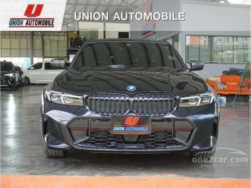 2025 BMW 330e M Sport Sedan
