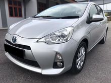 2014 Toyota Prius C 1.5 Hybrid Hatchback - LIKE NEW