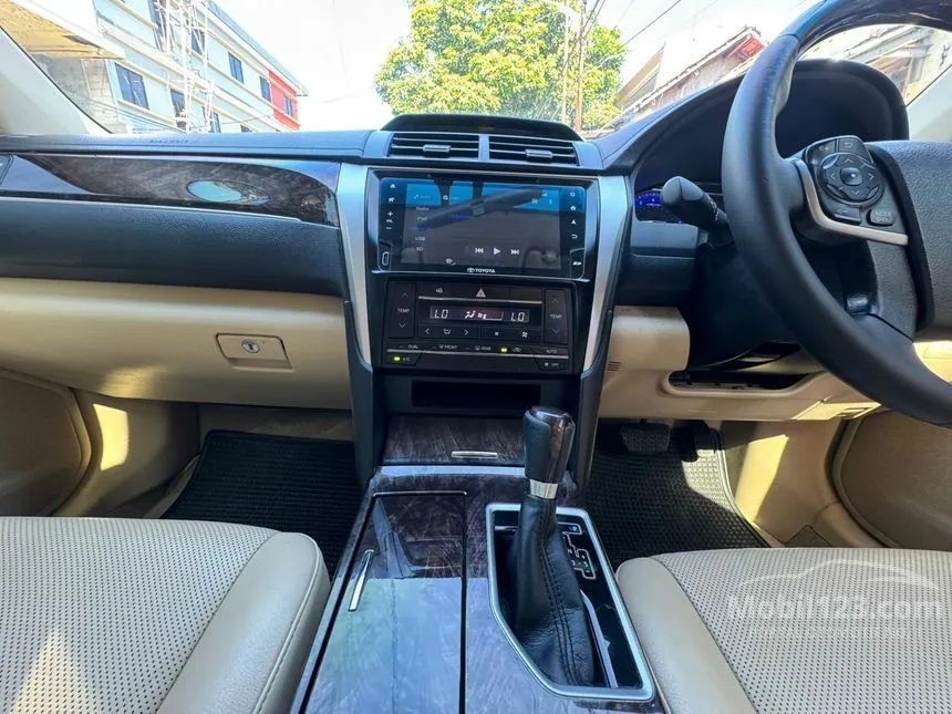2017 Toyota Camry V Sedan