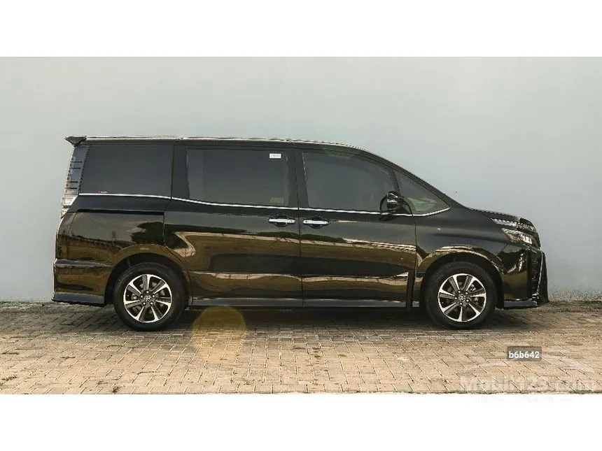2021 Toyota Voxy MPV