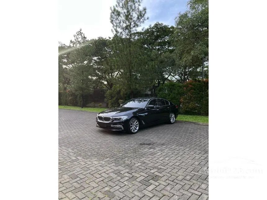 2018 BMW 520i Luxury Sedan