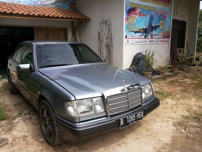 1992 Mercedes-Benz 230E W124 Sedan