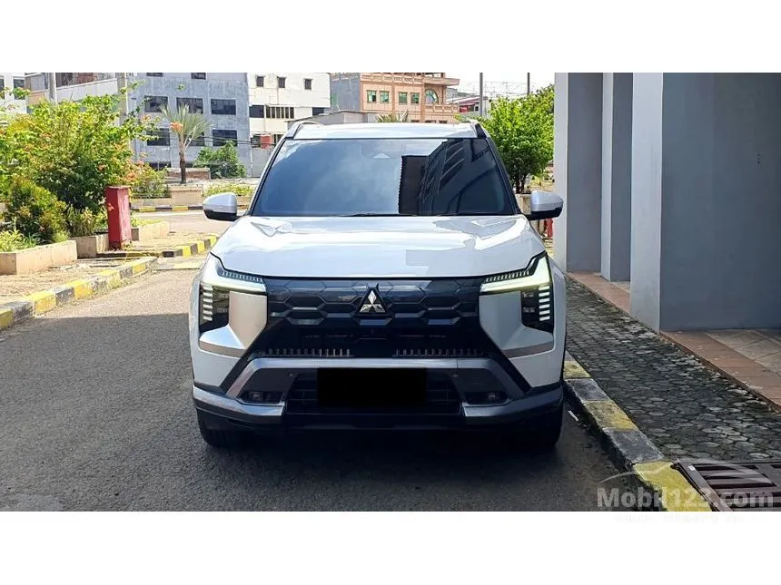 2025 Mitsubishi Destinator Ultimate Premium (Quartz White Pearl) SUV