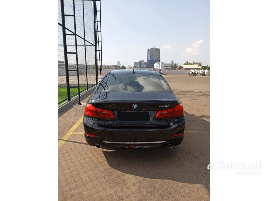 2018 BMW 520i Luxury Sedan