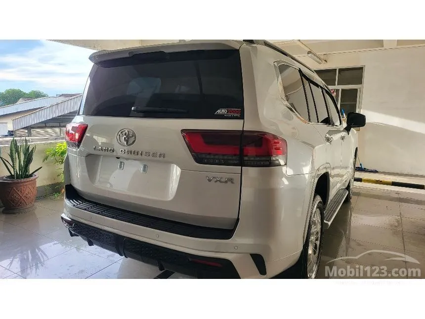 2026 Toyota Land Cruiser 300 VX-R (Premium Colour) SUV