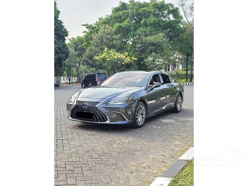 2022 Lexus ES 300h Ultra Luxury Sedan