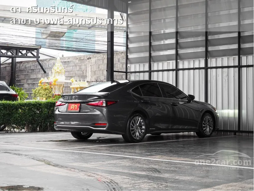 2022 Lexus ES300h Grand Luxury Sedan