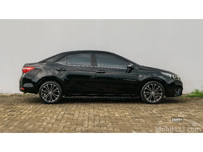 2015 Toyota Corolla Altis V Sedan