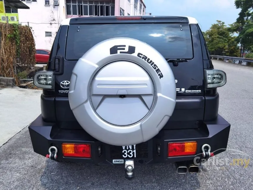2016 Toyota FJ Cruiser SUV