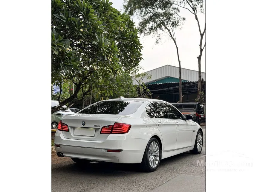 2014 BMW 528i Luxury Sedan