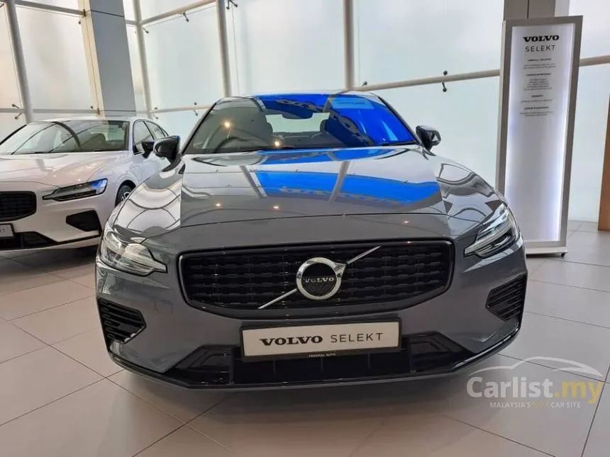 2022 Volvo S60 Recharge T8 R-Design Sedan