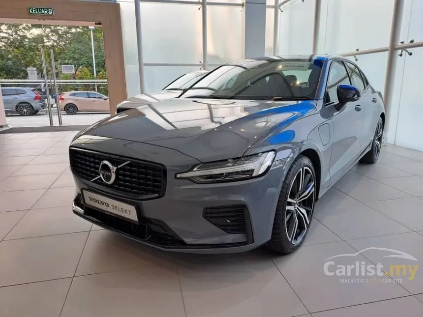 2022 Volvo S60 Recharge T8 R-Design Sedan