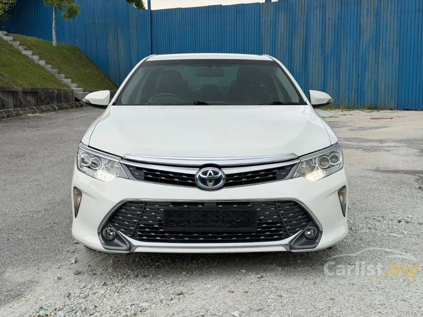 2016 Toyota Camry Hybrid Luxury Sedan