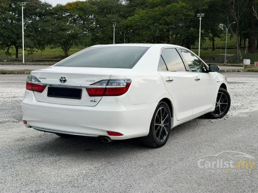 2016 Toyota Camry Hybrid Luxury Sedan