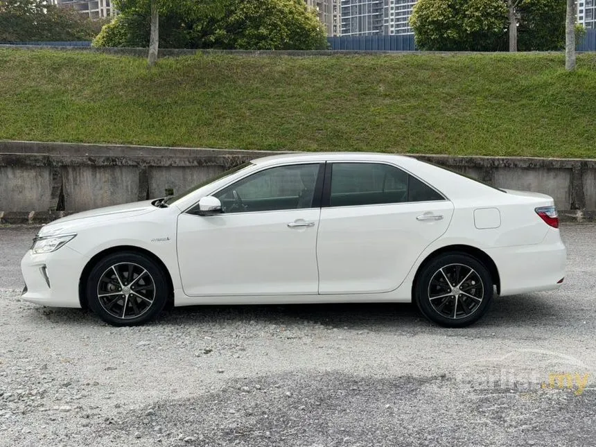 2016 Toyota Camry Hybrid Luxury Sedan