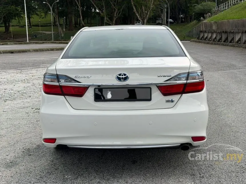2016 Toyota Camry Hybrid Luxury Sedan