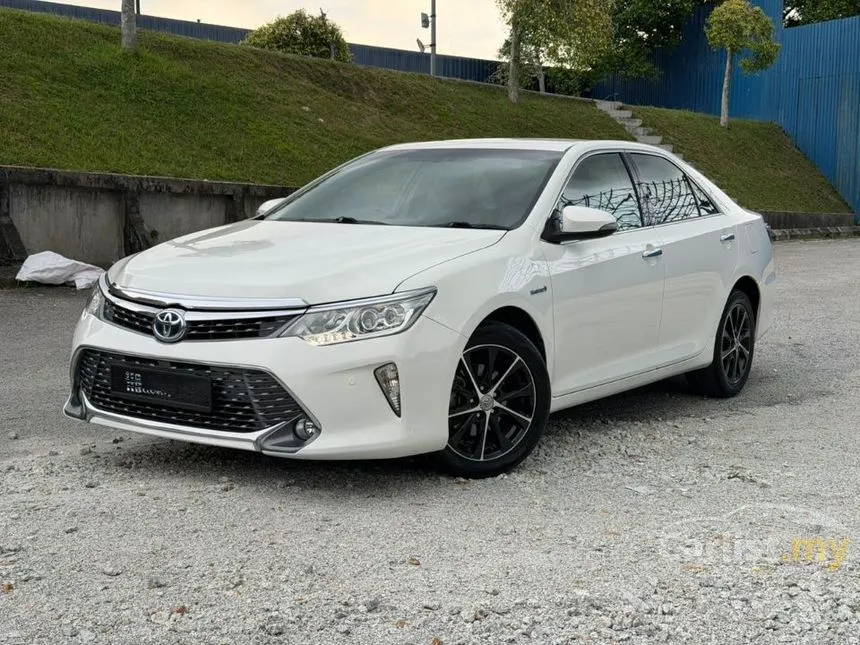2016 Toyota Camry Hybrid Luxury Sedan