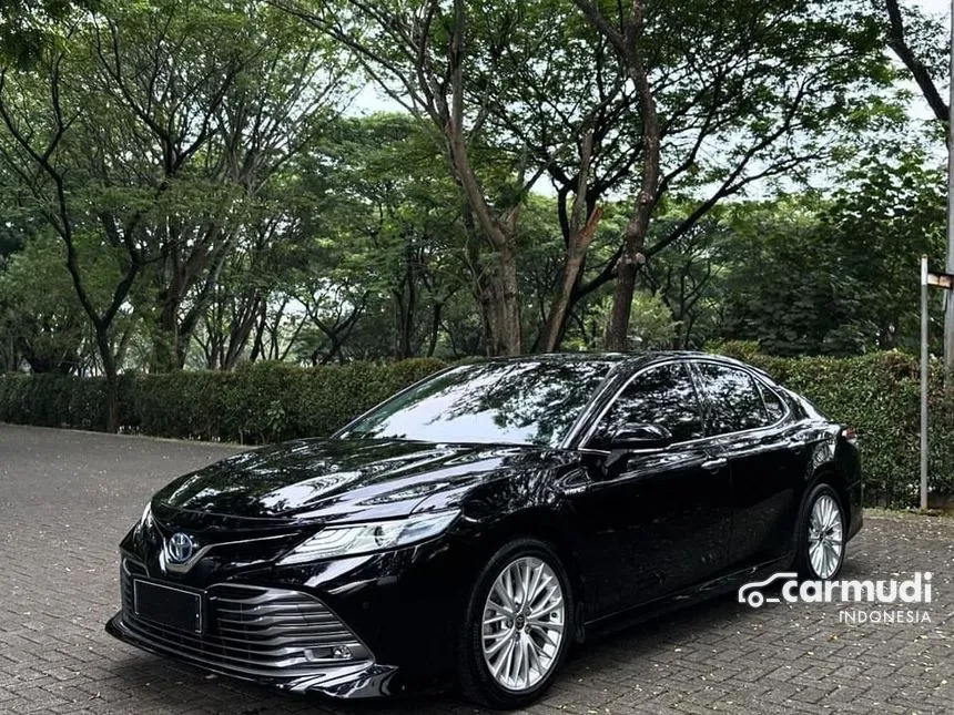 2019 Toyota Camry Hybrid Sedan