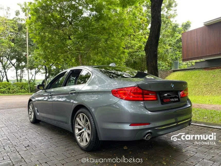 2018 BMW 520i Luxury Sedan