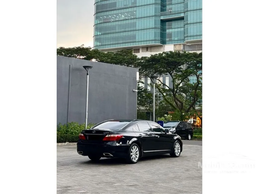 2010 Lexus LS 460L Sedan