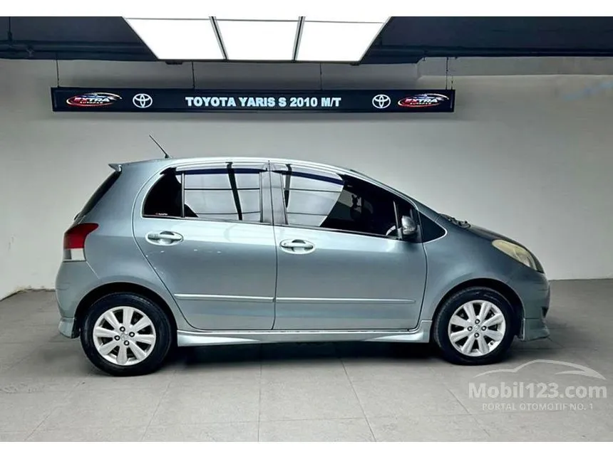 2010 Toyota Yaris S Hatchback