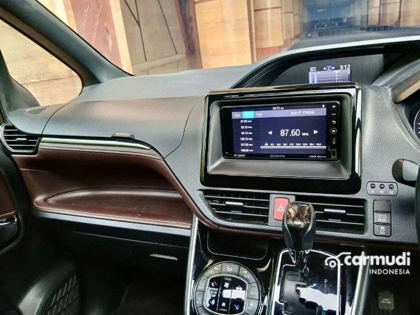 2018 Toyota Voxy MPV