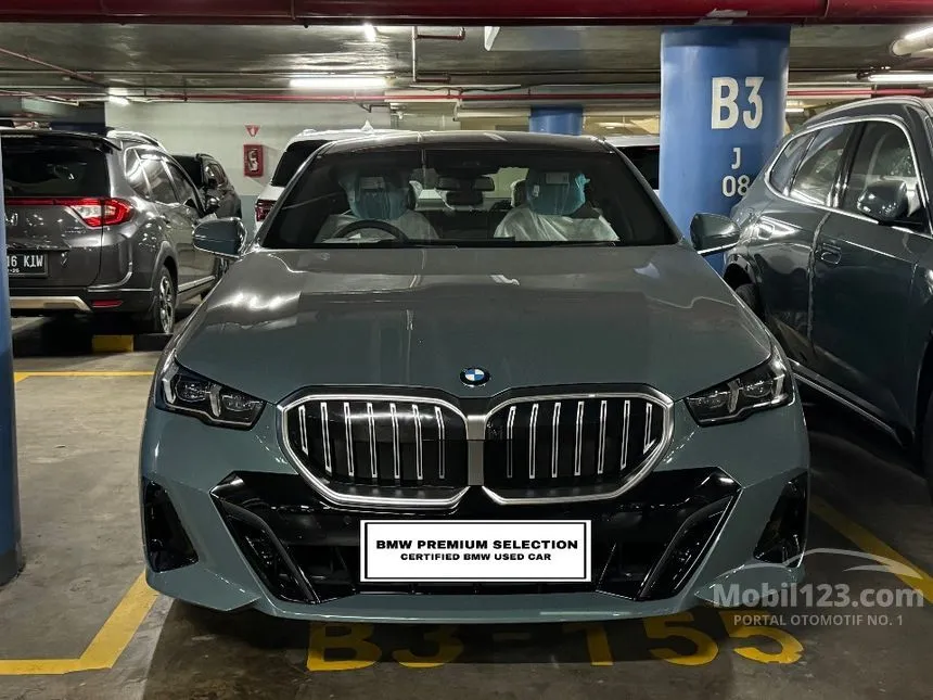 Jual Mobil BMW 520i 2024 M Sport 2.0 di DKI Jakarta Automatic Sedan Hijau Rp 1.360.000.000