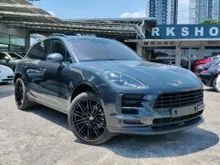 2018 Porsche Macan 2.0 with PDLS PLUS / PANORAMIC ROOF