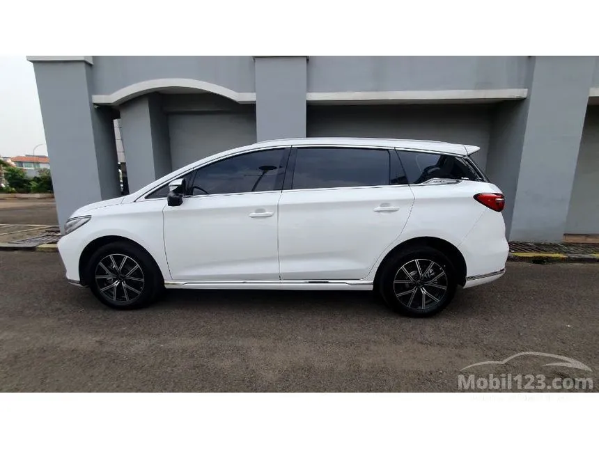 2025 BYD M6 Superior Captain 6 Seater MPV