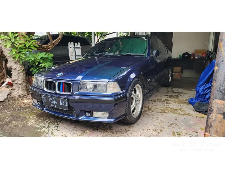 Jual Mobil BMW 320i 1994 E36 2.0 Manual 2.0 di Jawa Timur Manual Sedan Biru Rp 65.000.000