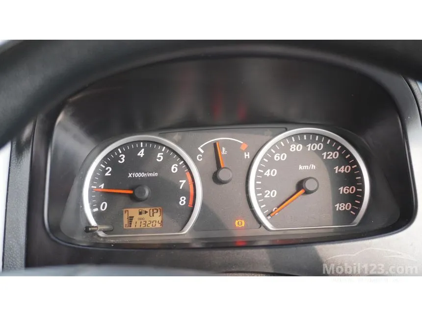 2015 Daihatsu Luxio X MPV
