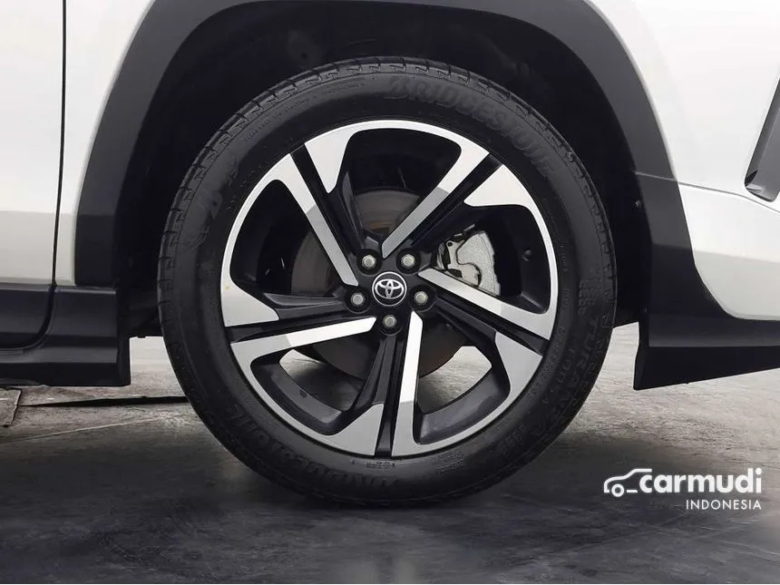 2023 Toyota Yaris Cross S HV (2 Tone) with GR Parts Aero Pkg SUV