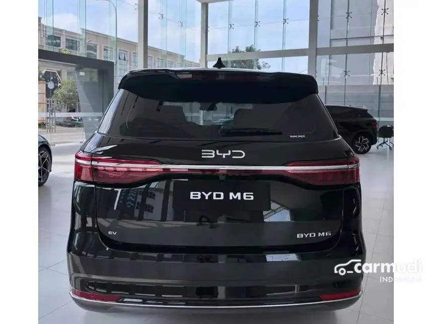 2026 BYD M6 Superior Captain 6-seater MPV