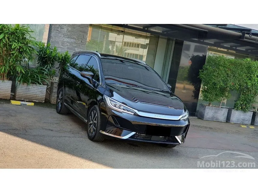 2025 BYD M6 Superior Captain 6 Seater MPV