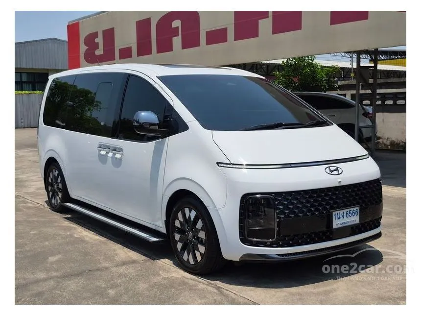 2022 Hyundai Staria Premium Van
