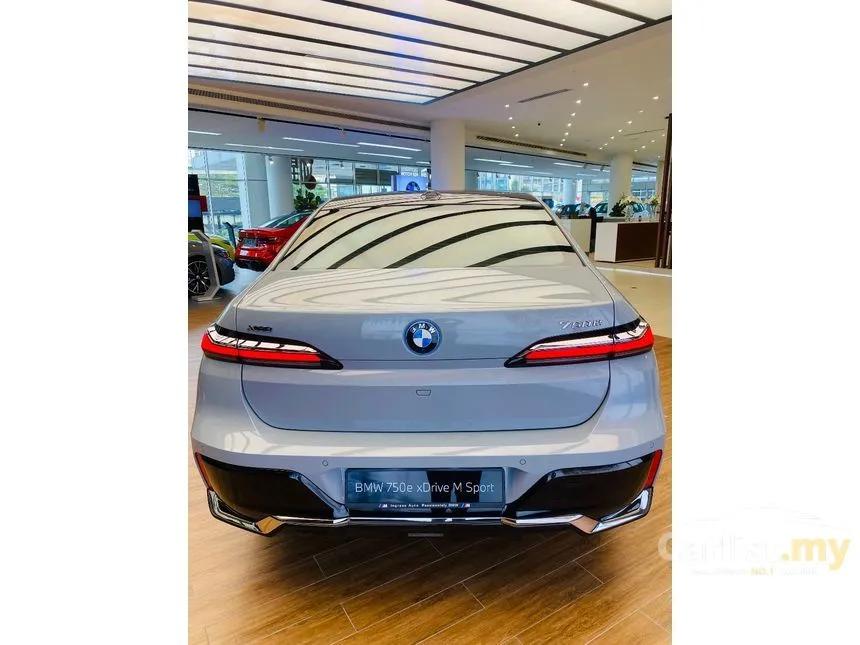 2025 BMW 750e xDrive M Sport Pure Excellence Sedan