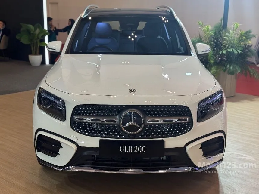 2025 Mercedes-Benz GLB200 AMG Line SUV