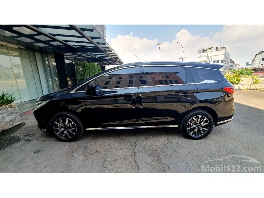 2025 BYD M6 Superior Captain 6 Seater MPV