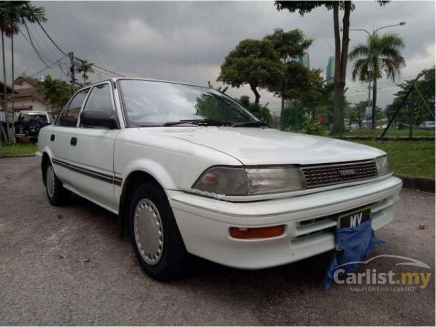 1990 Toyota Corolla SE Sedan
