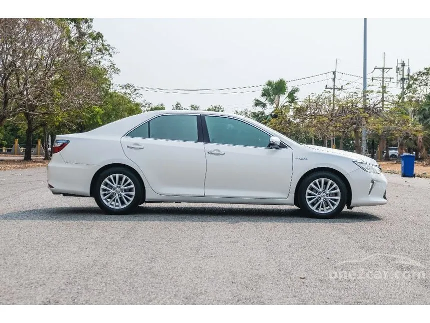 2015 Toyota CAMRY Hybrid Sedan