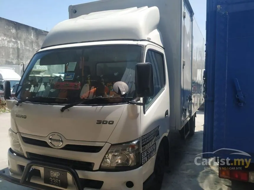 2013 Hino WU710 Lorry