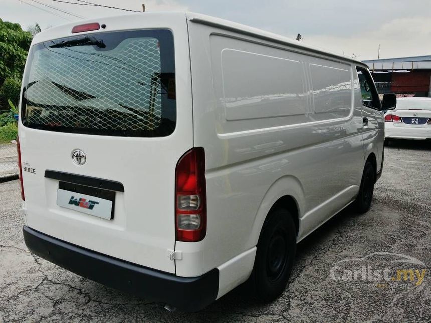 Toyota hiace 2011