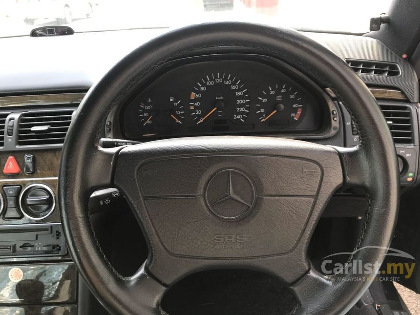 1996 Mercedes-Benz E230 Avantgarde Sedan